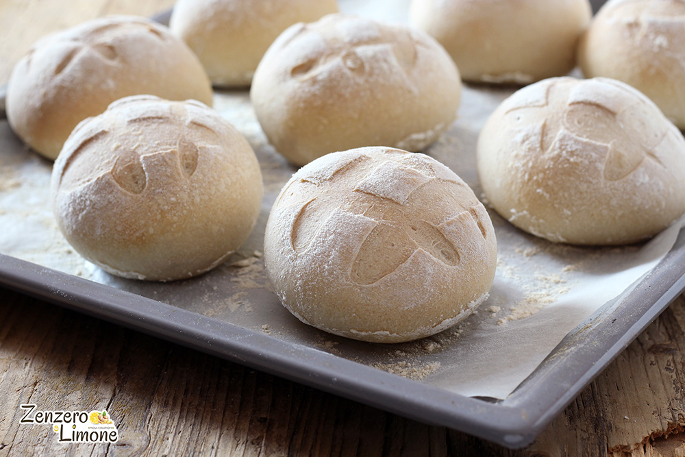 Selbstgemachte Brötchen