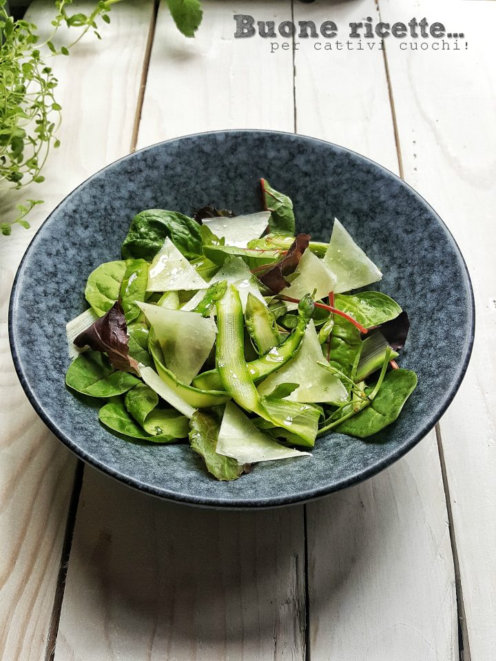 Spargelsalat oder Grana in Scheiben