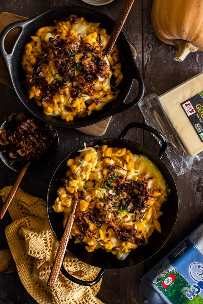 Kürbis-Spätzle mit Käse und Röstzwiebeln