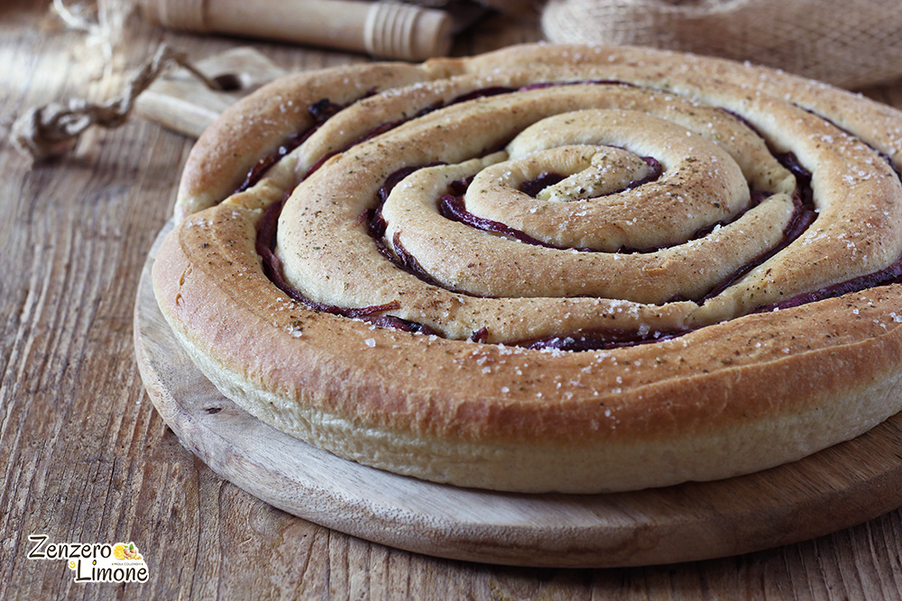 Spiralfocaccia mit Zwiebeln