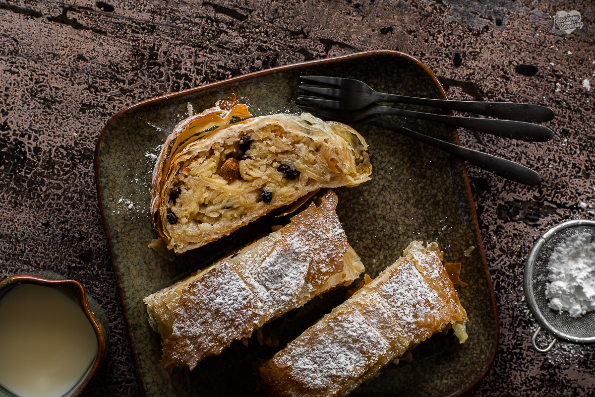 Strudel mit Äpfeln und Marzipan