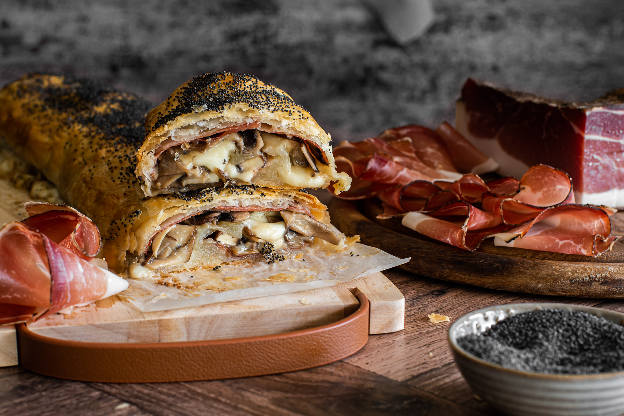 Herzhaftes Strudel mit Südtiroler Speck g.g.A. und Pilzen