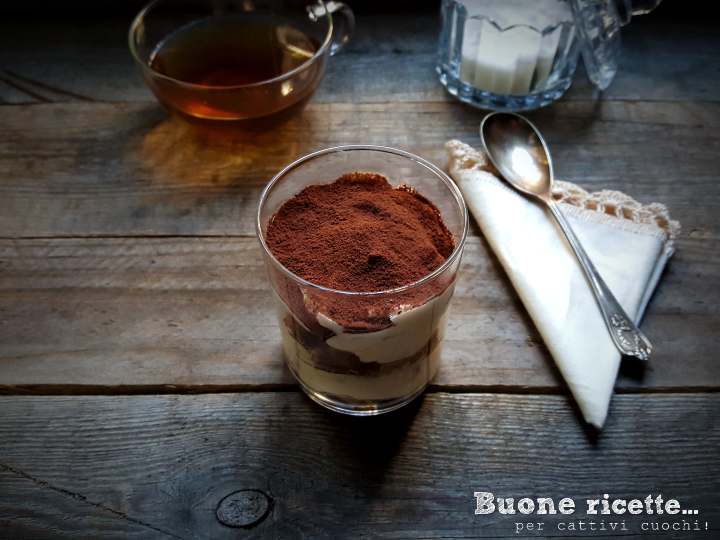 Tiramisu mit übrig gebliebenem Panettone