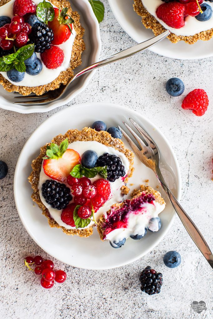 Törtchen mit Skyr und Waldfrüchten
