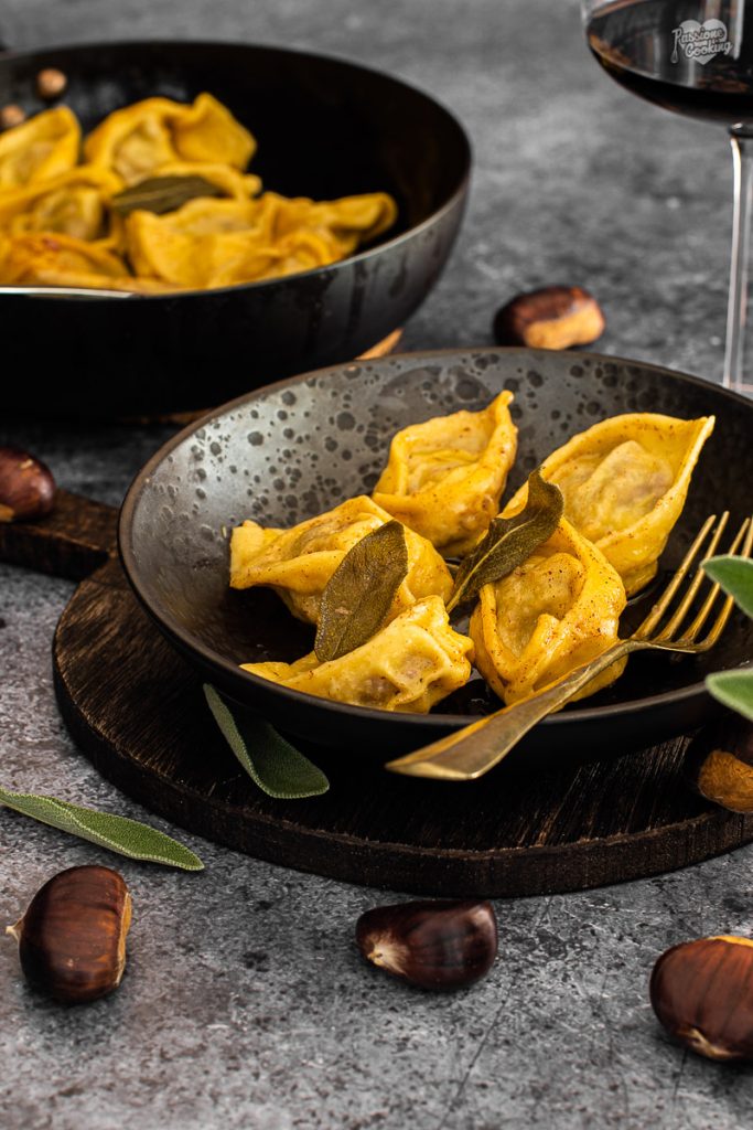 Tortelloni mit Kastanien und Wurst