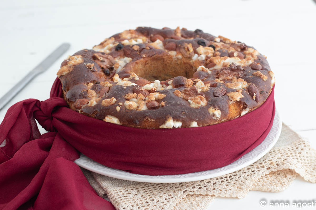 Trockene Früchte Kranzkuchen