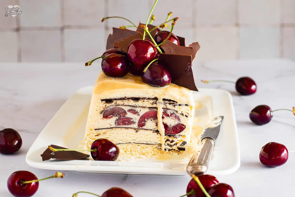 Vanille-Parfait mit Kirschen