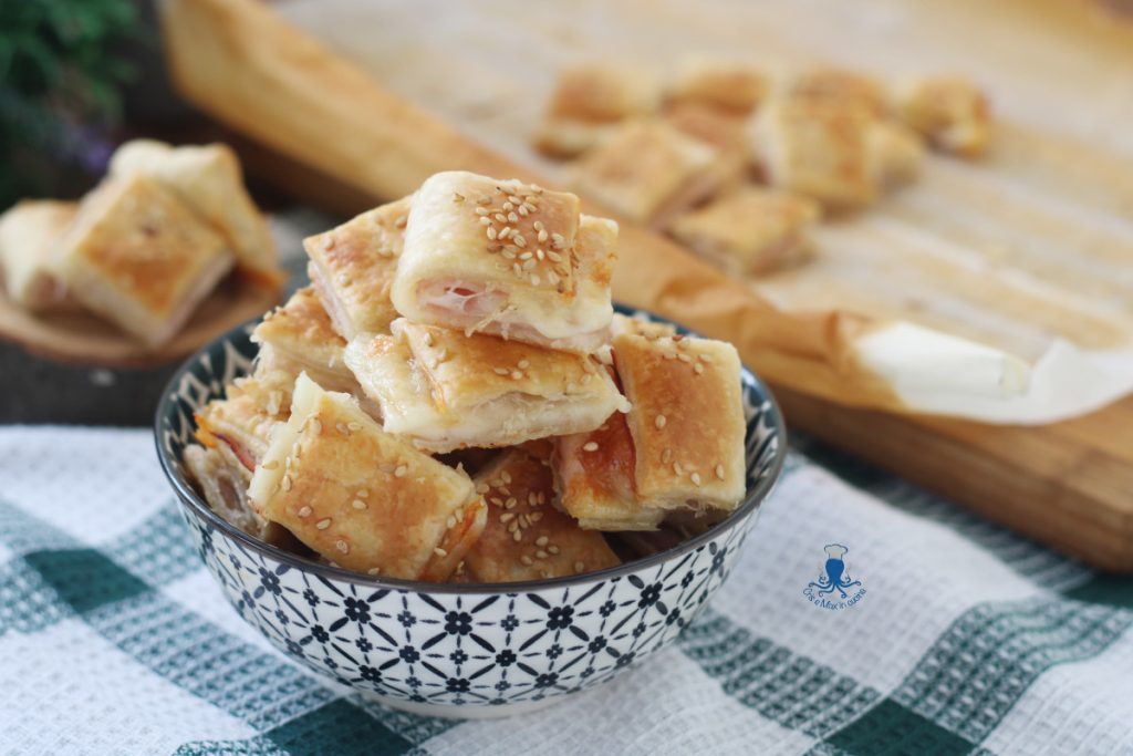 Vollkorn-Blätterteig-Snacks mit Schinken und Mozzarella