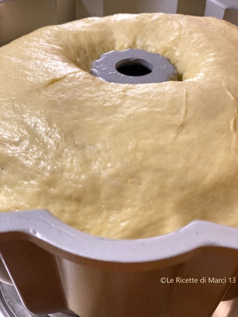 Weihnachtlicher Brioche mit Lachs