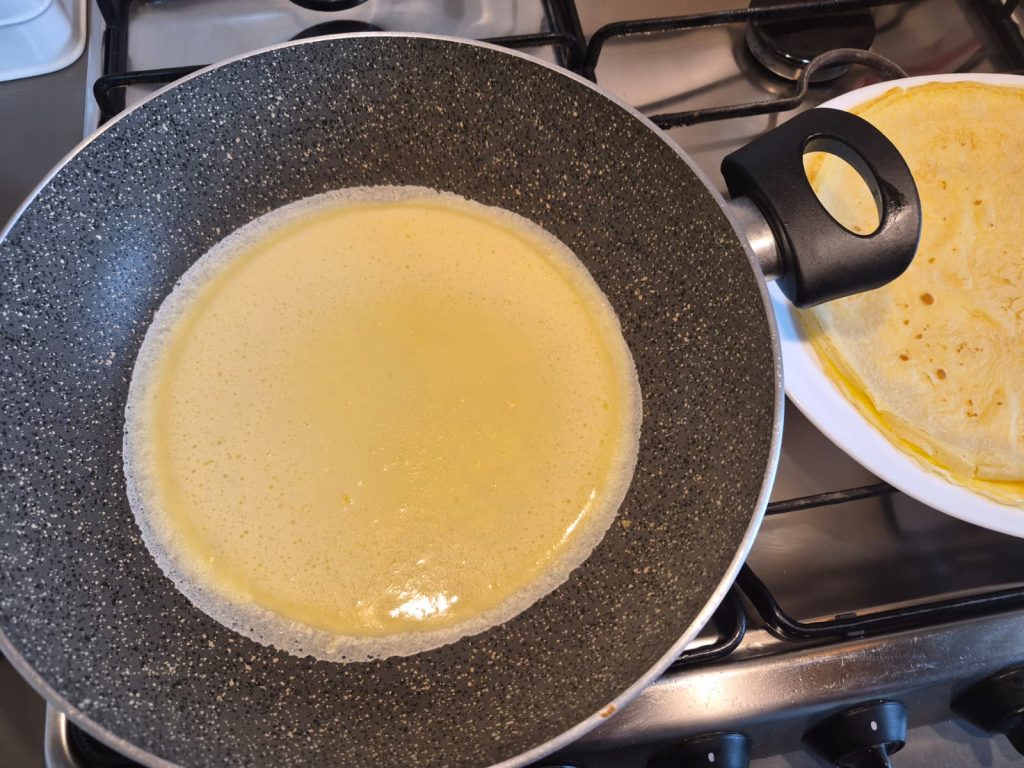 Cremige Überbackene Pfannkuchen mit Pilzen