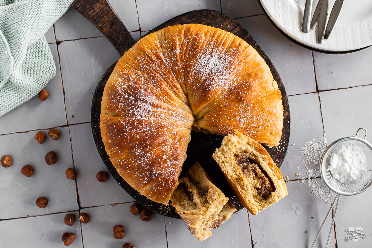 Wollbrot gefüllt mit Haselnüssen