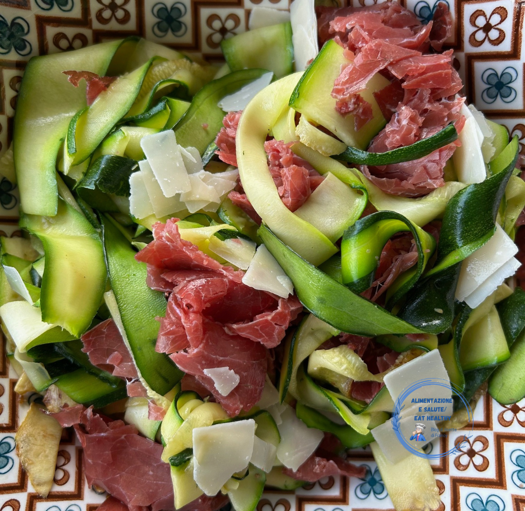 Zucchini und Bresaola mit Zitrone: Leichte Alternative zum Salat