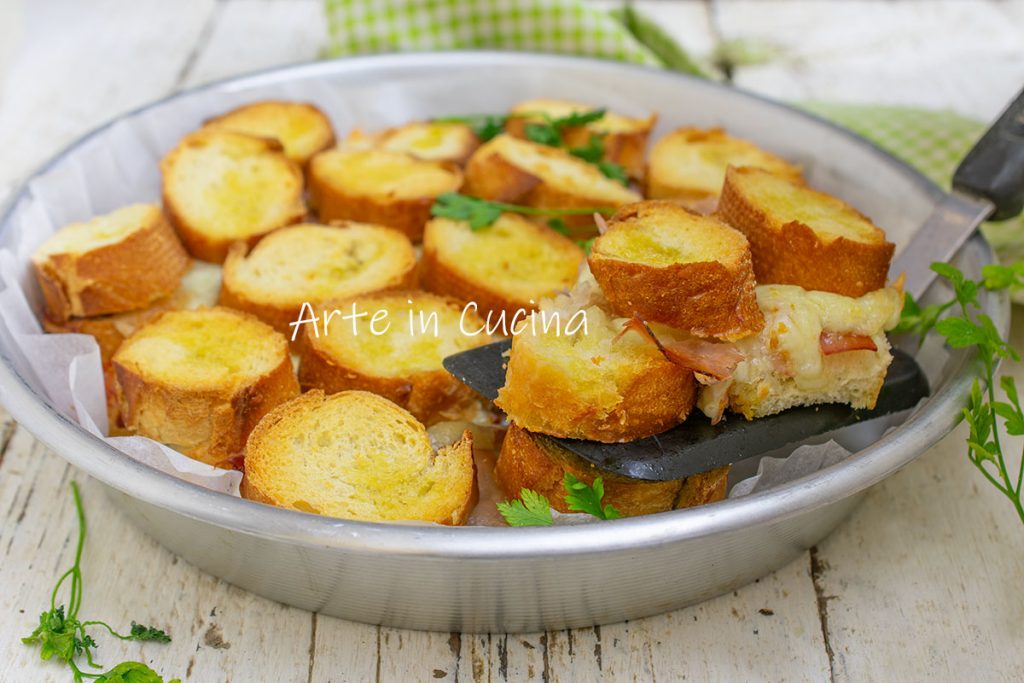 AUFLAUF AUS BROT mit Provola und Speck einfach und schnell