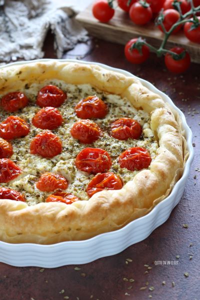 backe den herzhaften Kuchen bei 180°C für 30 Minuten und serviere