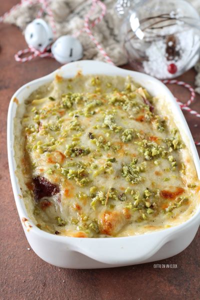 Backen Sie die Lasagne 30 Minuten im Ofen