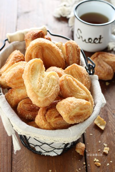 Backen Sie in der Heißluftfritteuse für 12 Minuten und lassen Sie sie vor dem Servieren abkühlen