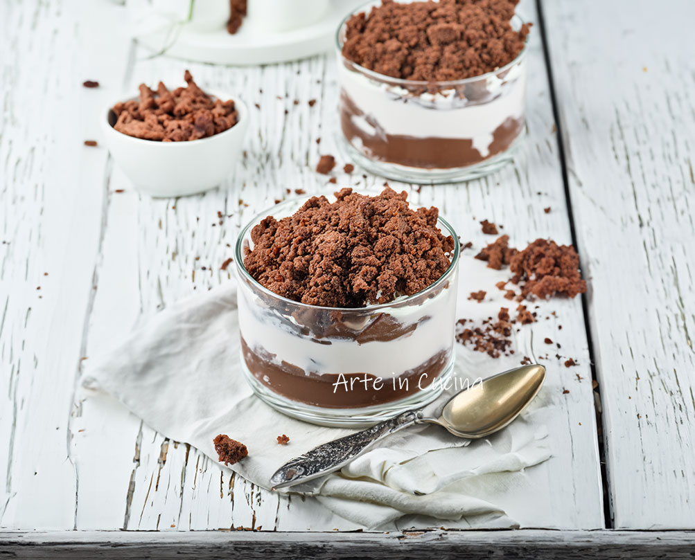 Becher mit zerbröselter Nutella