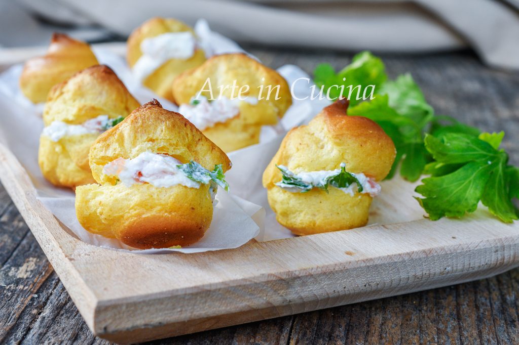 Schnelle Lachsbignè mit Ricotta