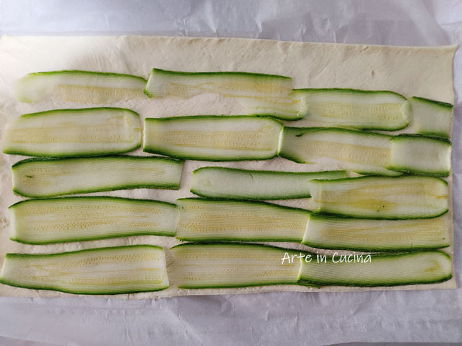 Blätterteig-Fächer salzig mit Zucchini und Speck