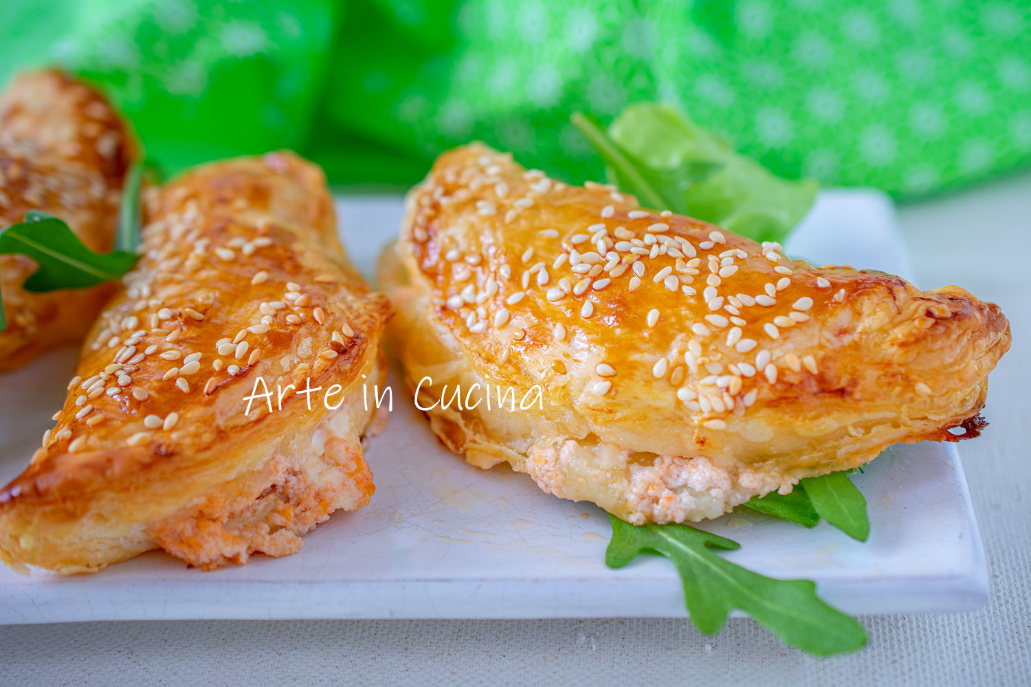 Blätterteig-Calzoni mit Ricotta und Tomaten