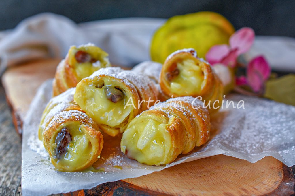 Blätterteig-Cannoli mit Äpfeln, Plätzchen und Vanillecreme