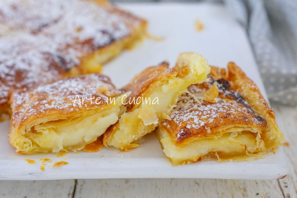 Blätterteig-Käsekuchen mit Marmelade und Creme
