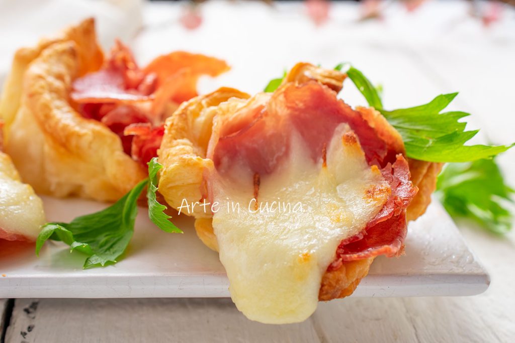 Blätterteig-Körbchen mit Schinken und Provola