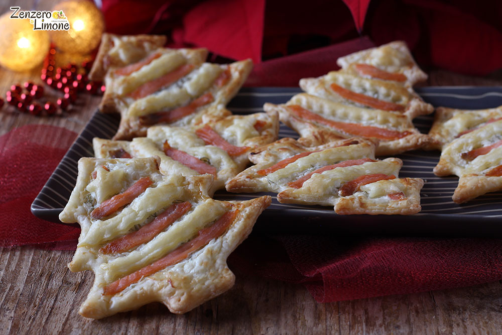 Blätterteigbäumchen mit Lachs für die Feiertage