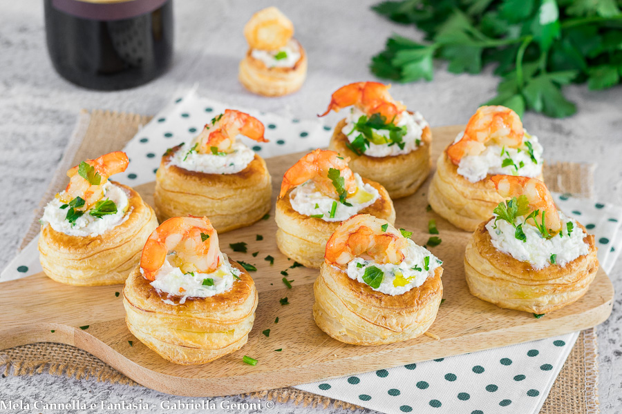 Blätterteigpasteten mit Garnelen und Ricottamousse