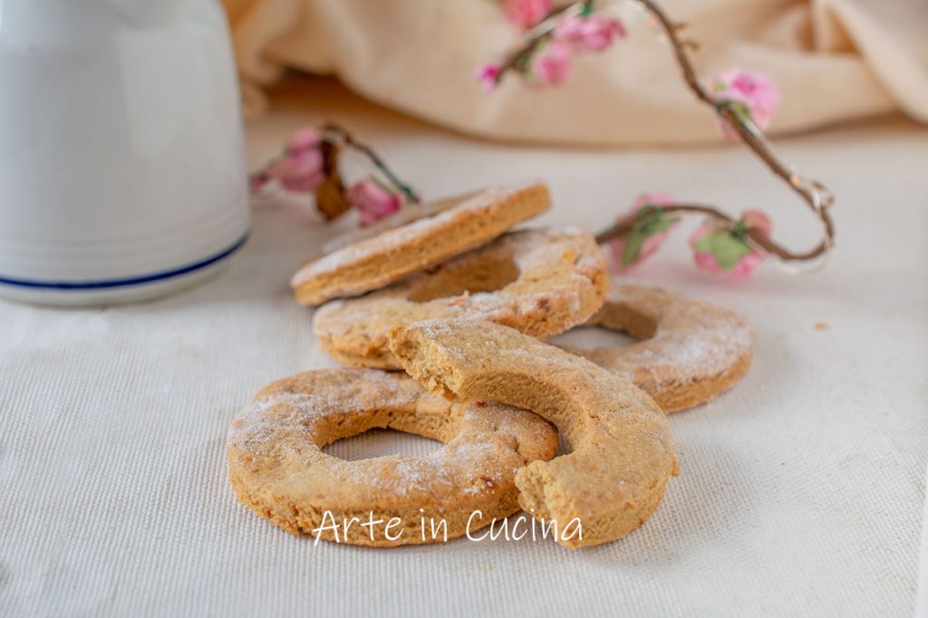 Einfache und schnelle Butterteig-Krapfen mit Kaffee