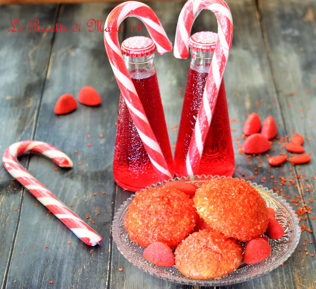 Weiche gebackene Castagnole mit Alchermes. Einfaches und schnelles Rezept