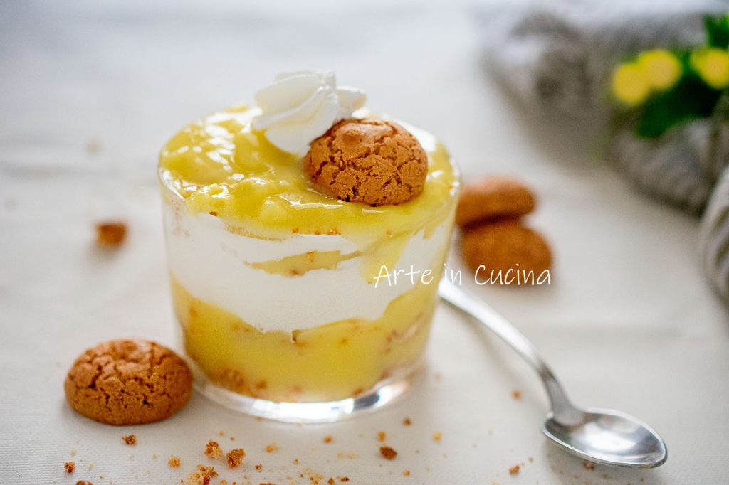 Creme mit Sahne und Amaretti Löffeldessert