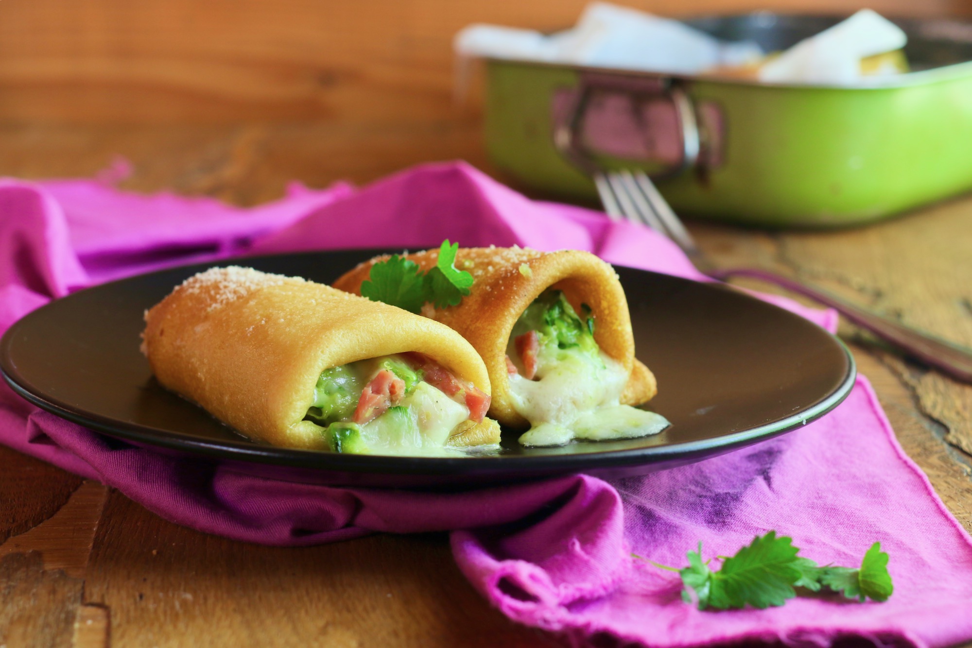 Crêpes mit Zucchini, Asiago und Speck