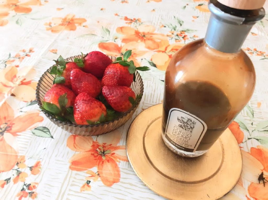 ERDBEEREN MIT BALSAMICO-ESSIG AUS MODENA