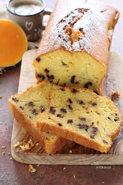 den Kuchen abkühlen lassen und mit Puderzucker servieren