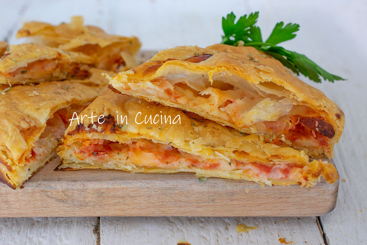 Pizzadreiecke mit Blätterteig