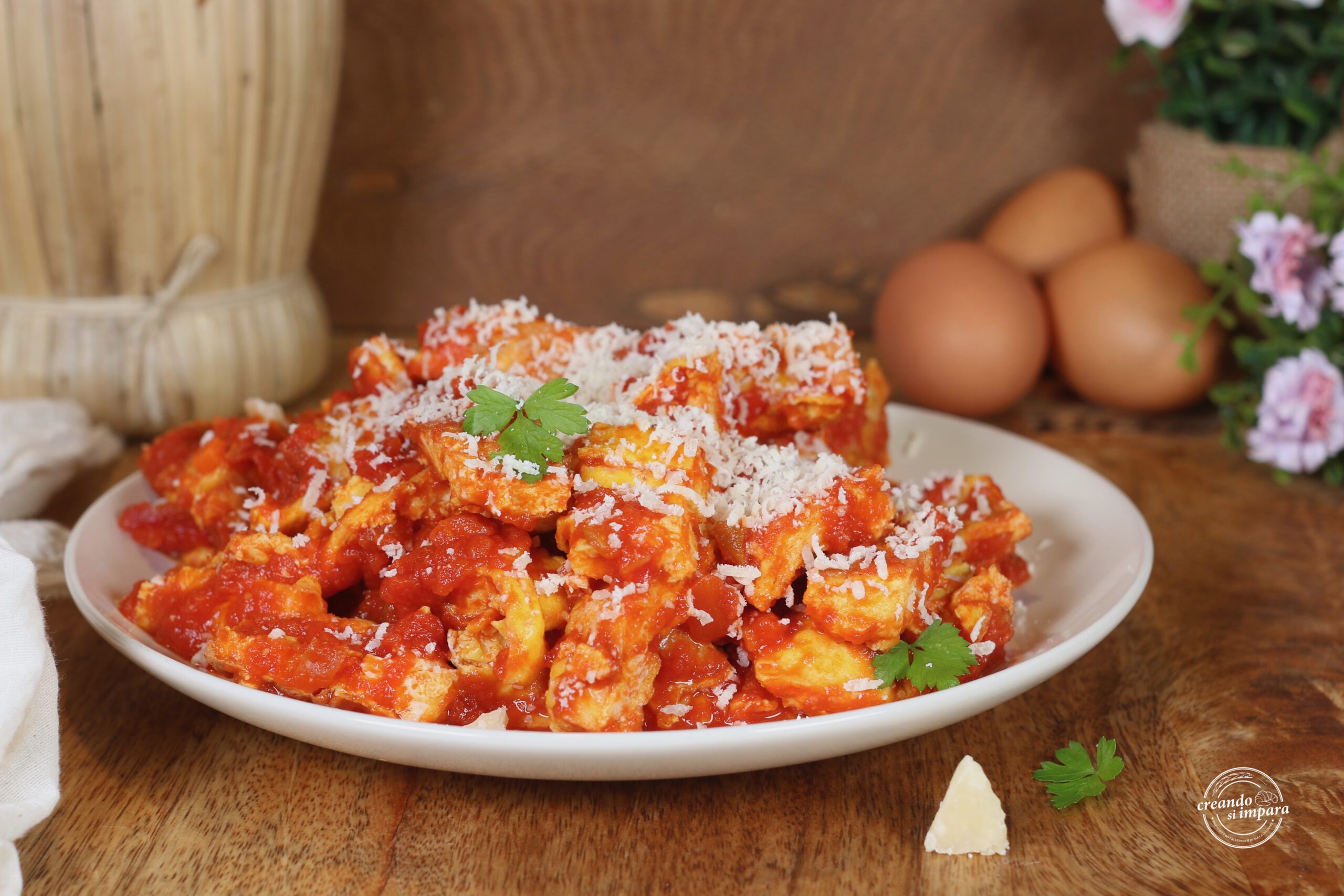 Eier in Tomatensauce