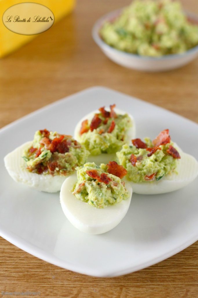 Eier mit Speck und Guacamole