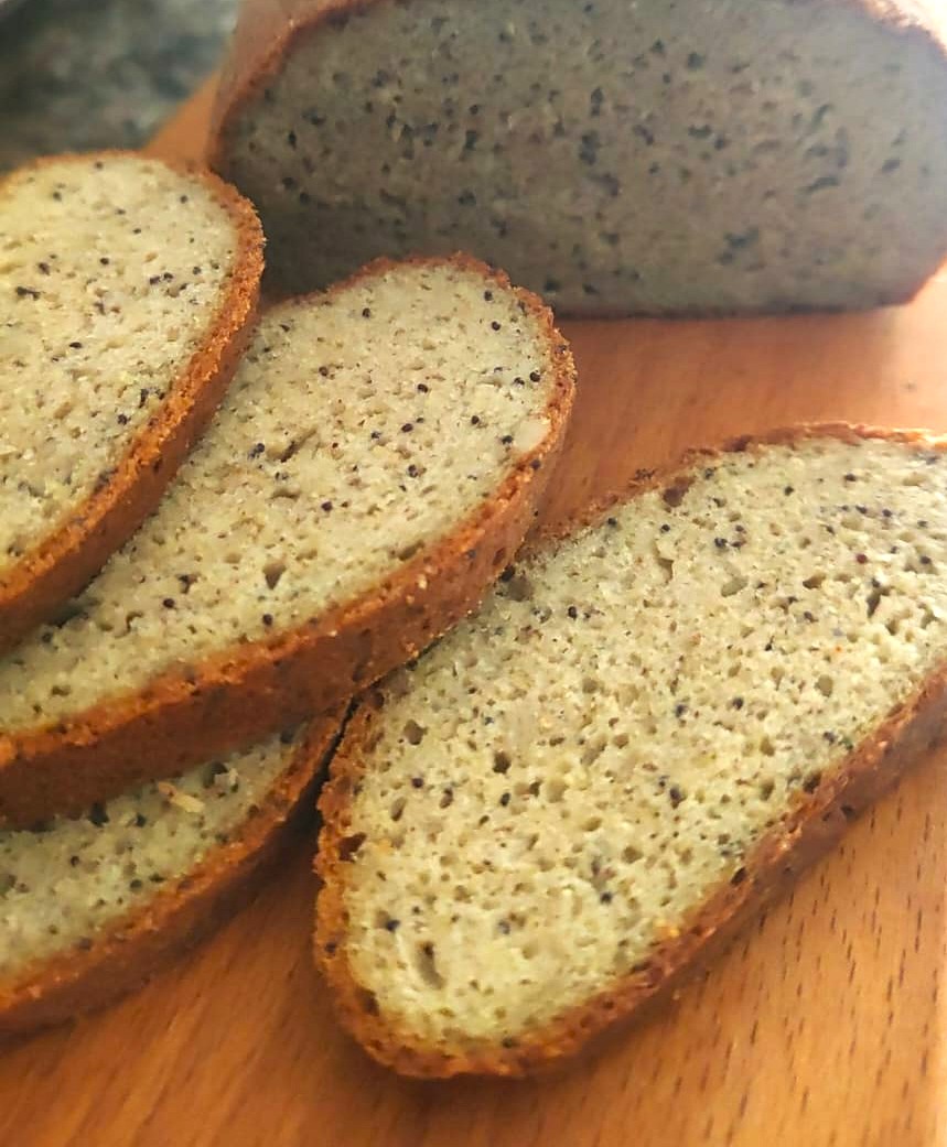 GLUTENFREIES BROT mit Erbsenmehl, Buchweizen, Kürbis- und Mohnsamen