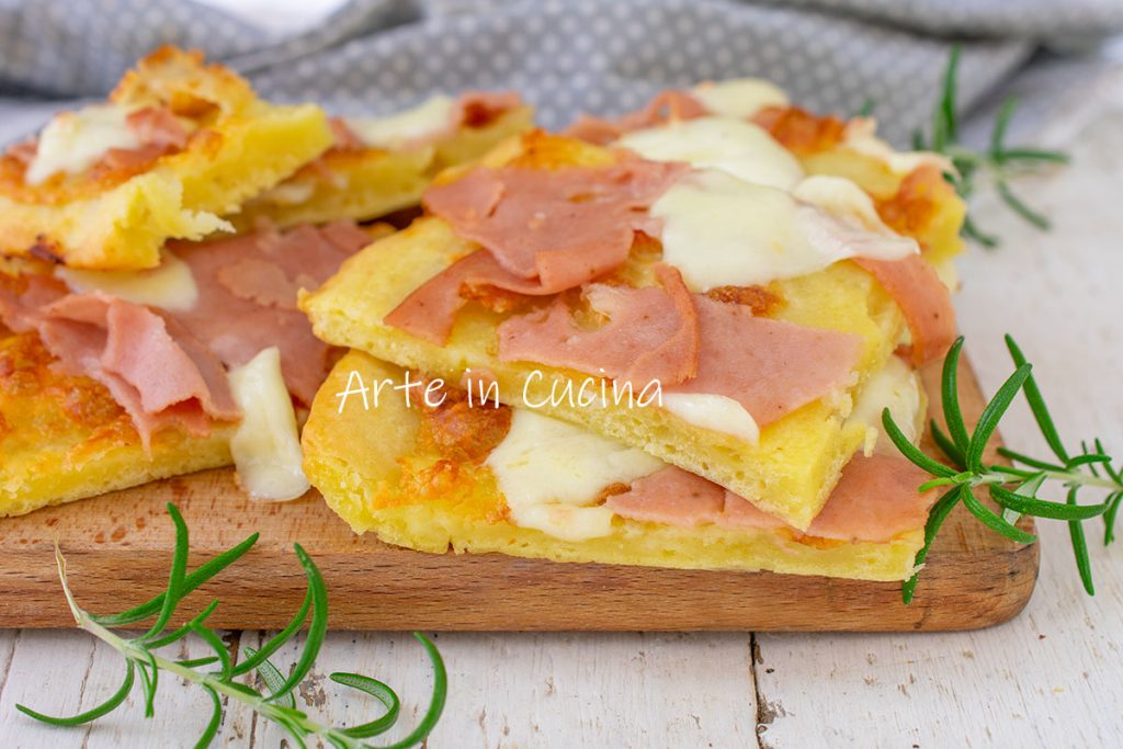 Falsche Pizza ohne Hefe mit Mortadella