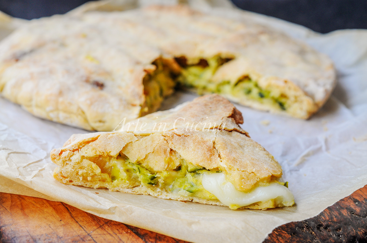 SCHNELLE FLACHKUCHEN mit Zucchini und Provola