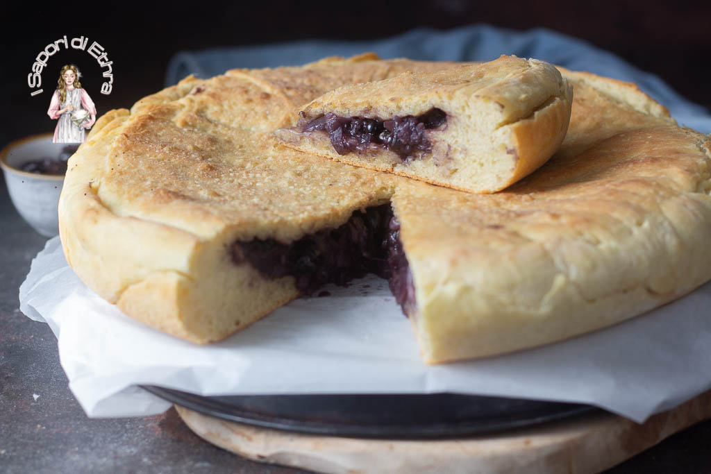 Focaccia mit Oliven und Zwiebeln nach Taranto-Art