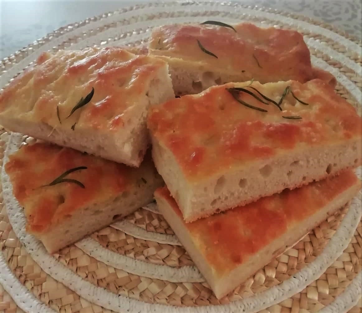 FOCACCIA MIT ROSMARIN