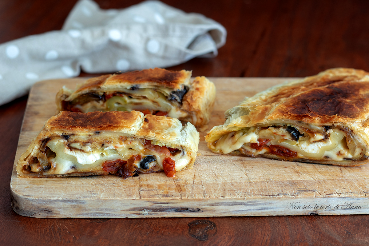 Gefüllter Blätterteig à la Pizza