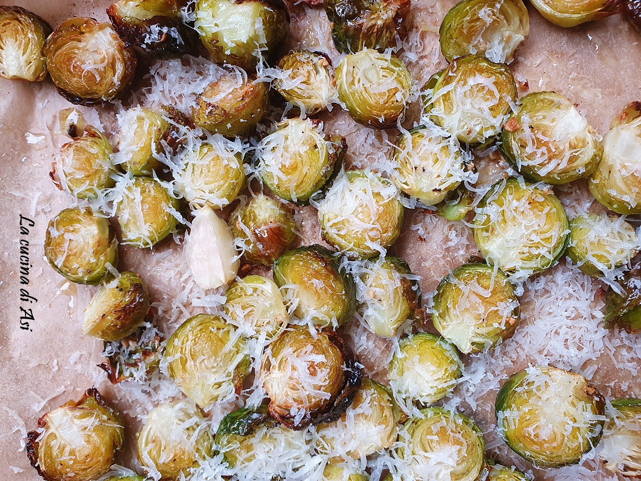 Gerösteter Rosenkohl mit Knoblauch und Parmesan