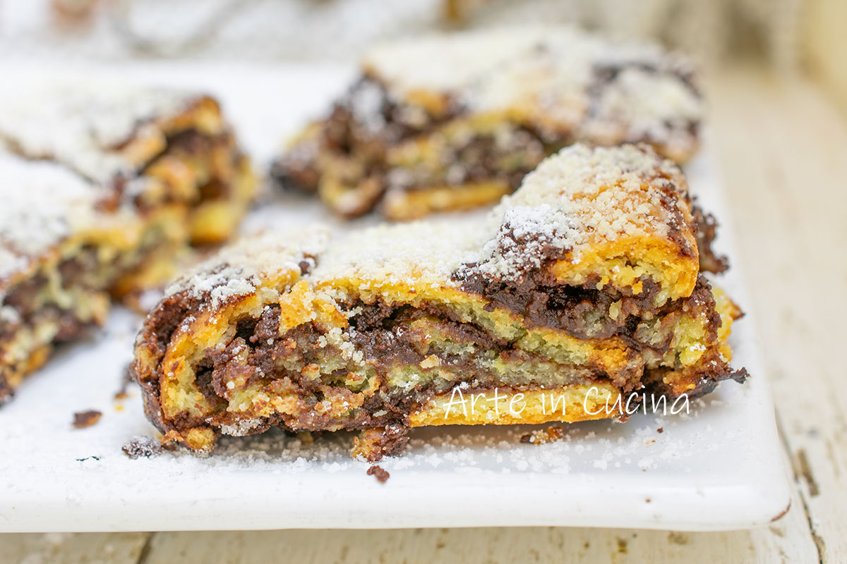 GEROLLTER KUCHEN mit Mascarpone und Schokolade