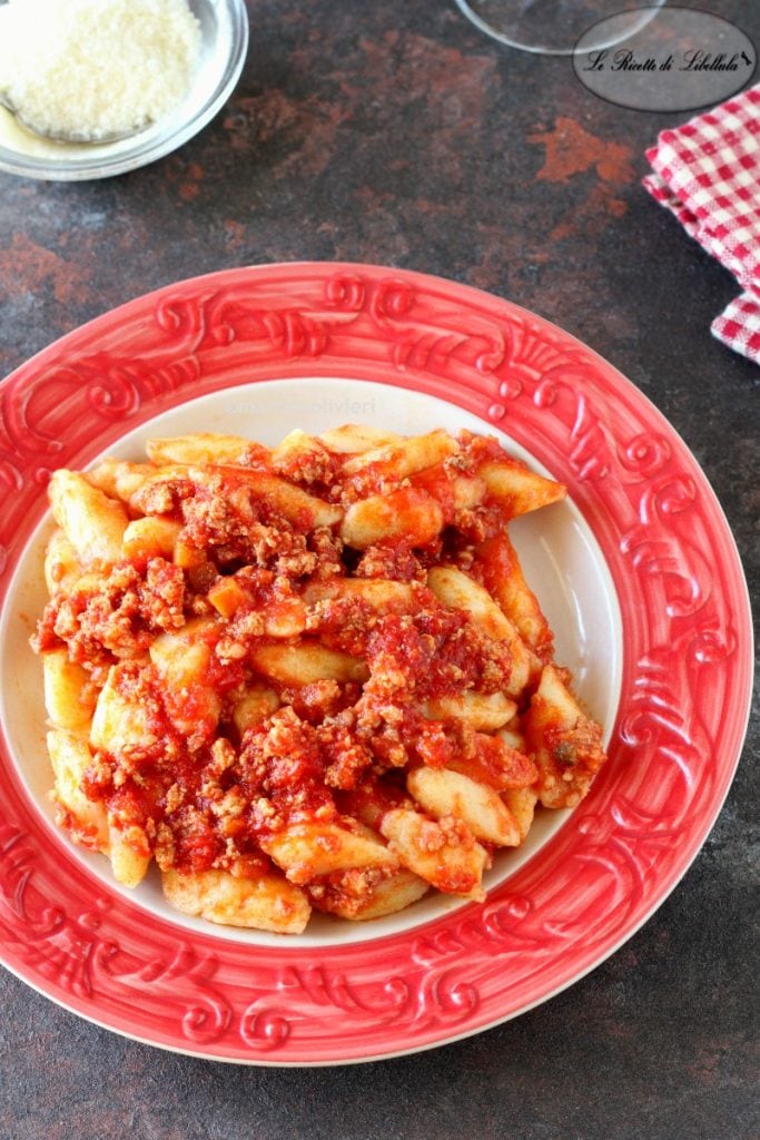 Gnocchi mit Ragù und Wurst