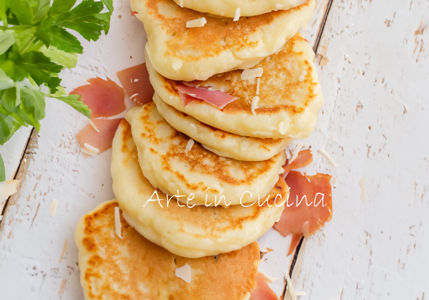 Herzhafte Pancakes mit Parmesan
