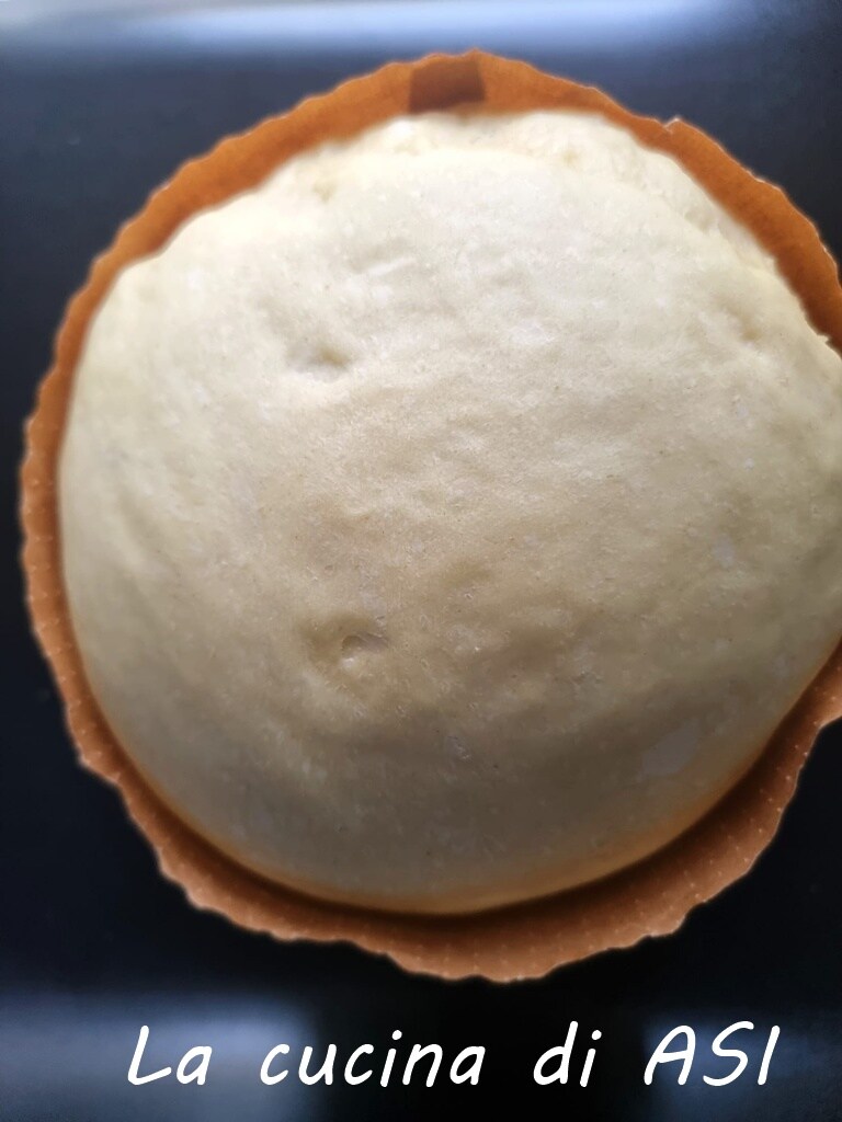 herzhaftes gastronomisches Panettone nach der zweiten Gehzeit