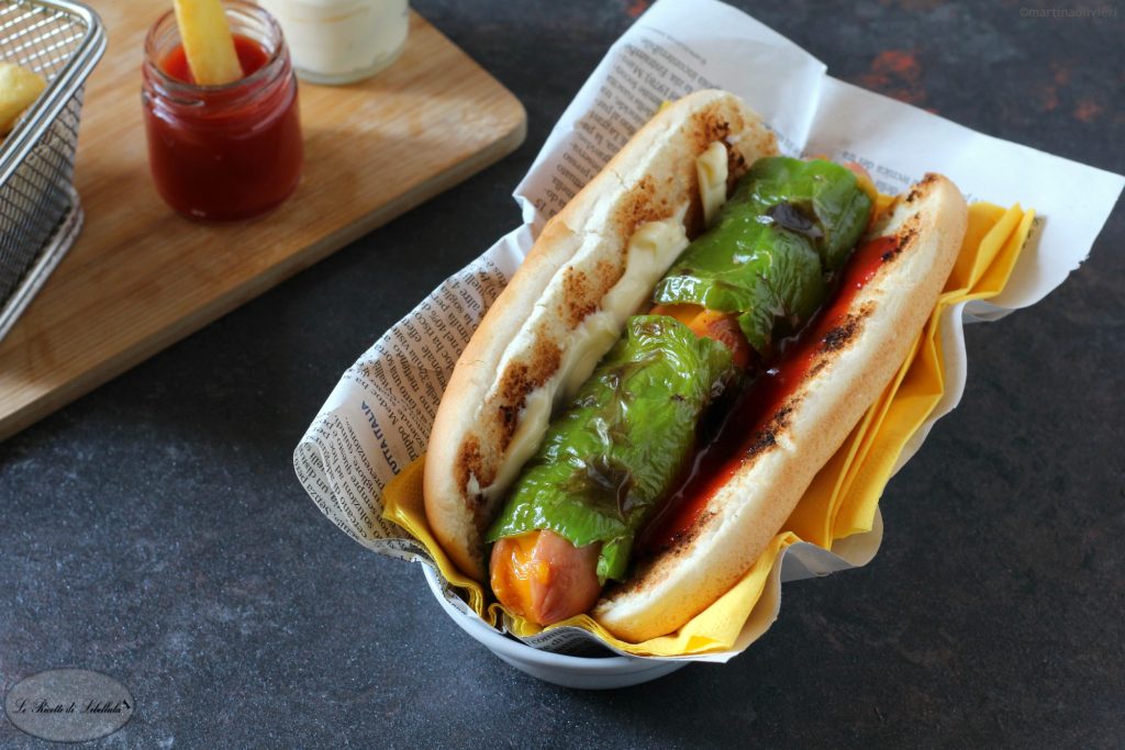 Hotdog mit Bratpaprika